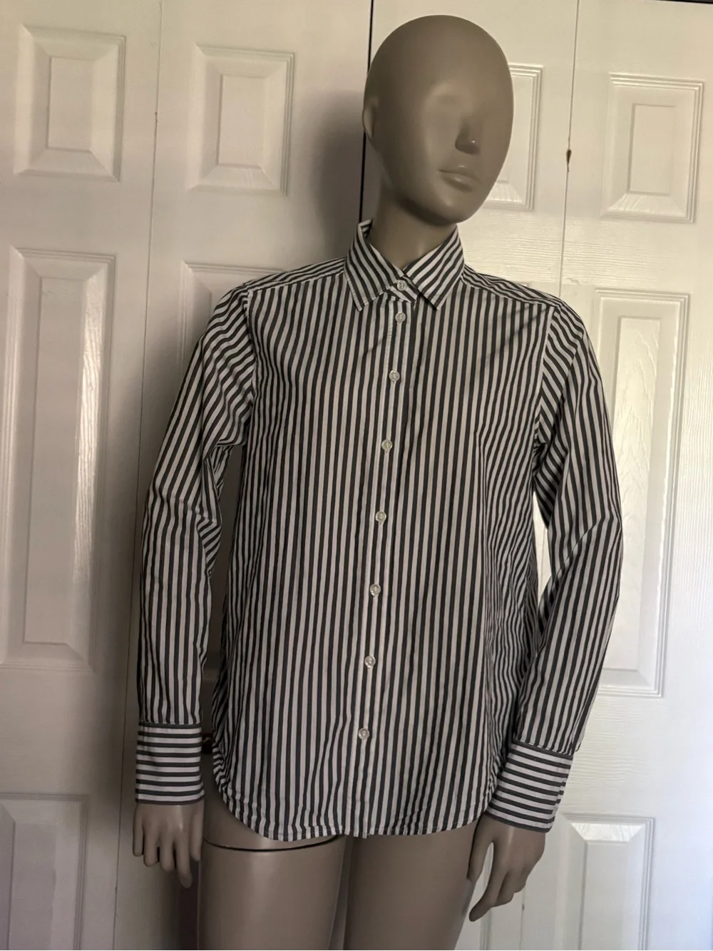 Banana Republic Gray & White Striped Long-Sleeve Dress Shirt